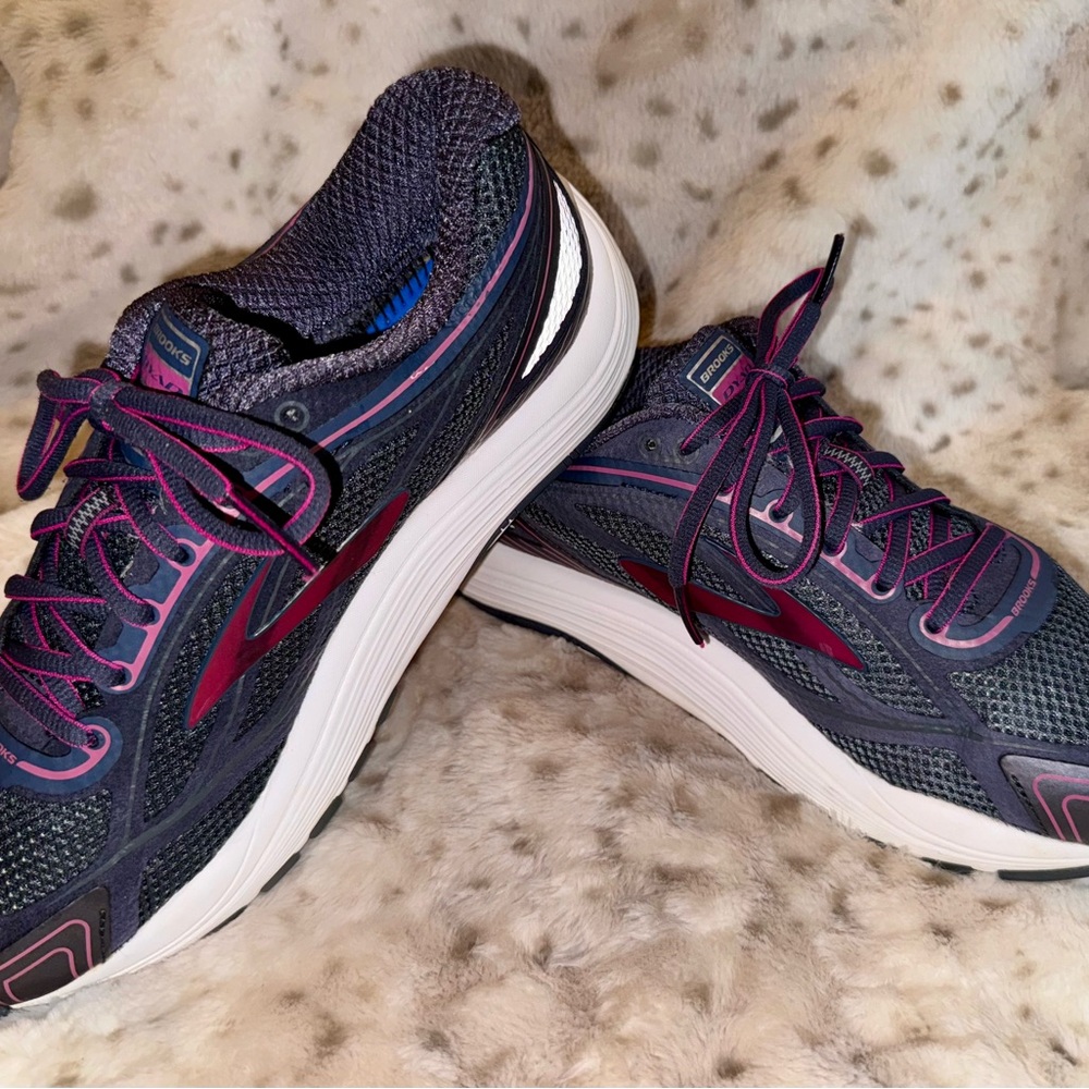 Brooks Dyad 9 Sneakers Women's Size 9.5 Fuchsia/Indigo/Blue Running Shoes